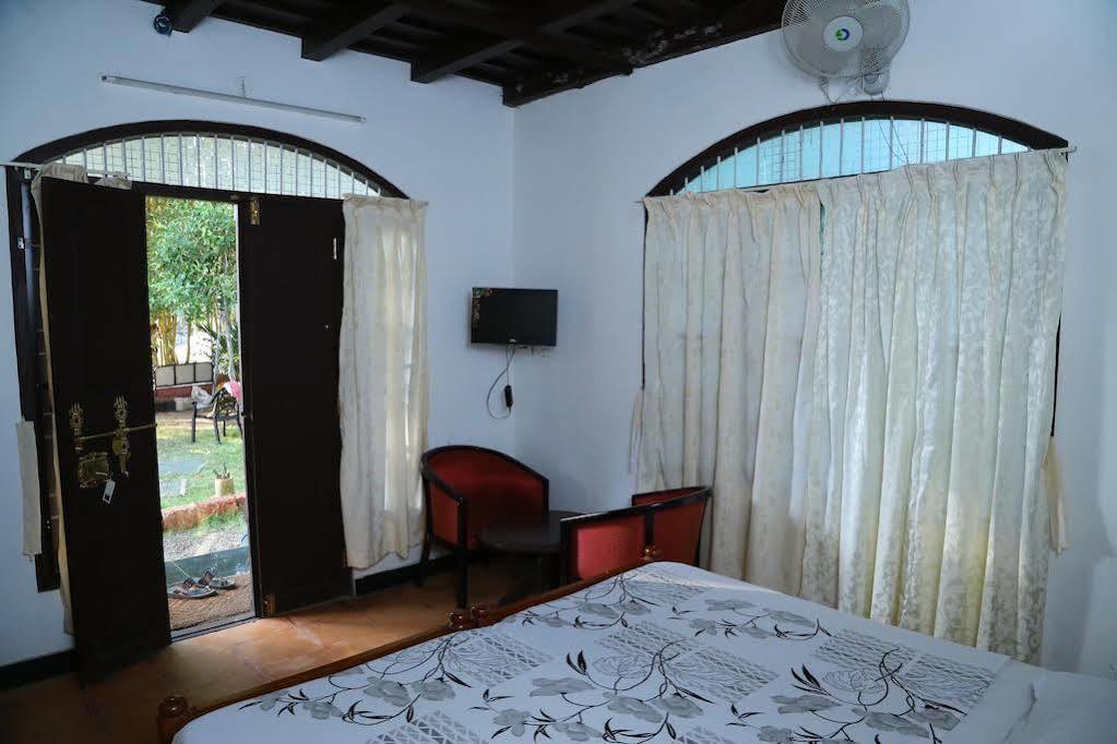 Bamboo Lagoon Backwater Front Resort Alappuzha Exterior foto
